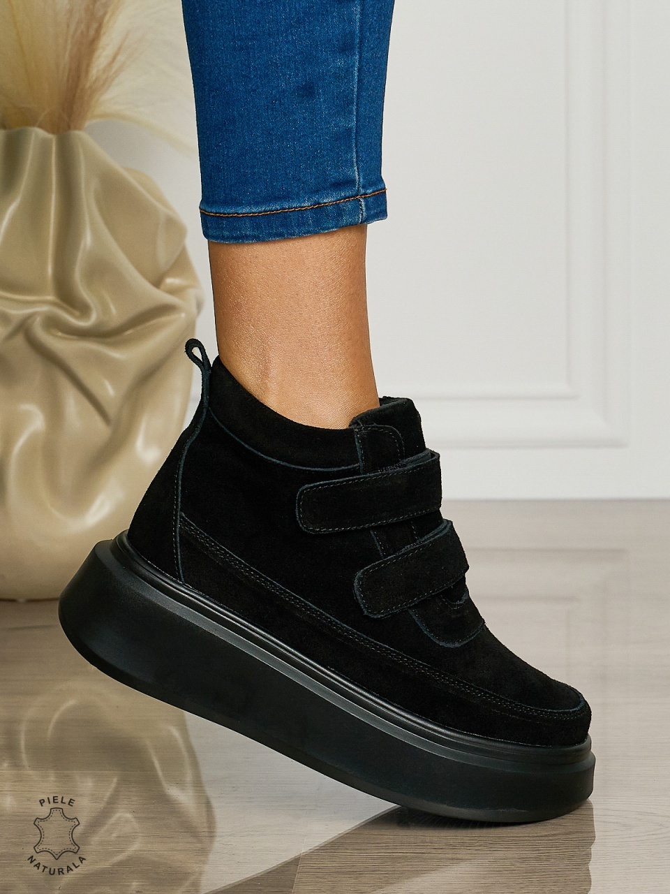 Ghete casual din piele naturală intoarsa cu talpa solida Velcro si fermoar CRL1512 NEGRUSUEDE