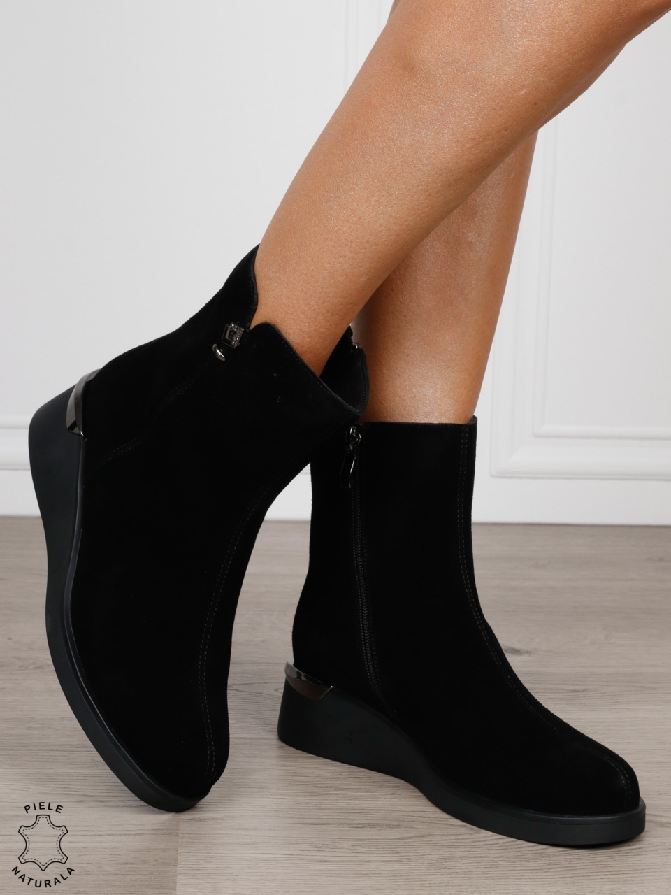 Ghete damă din piele naturală Intoarsa cu design minimalist CRL1830 NEGRU