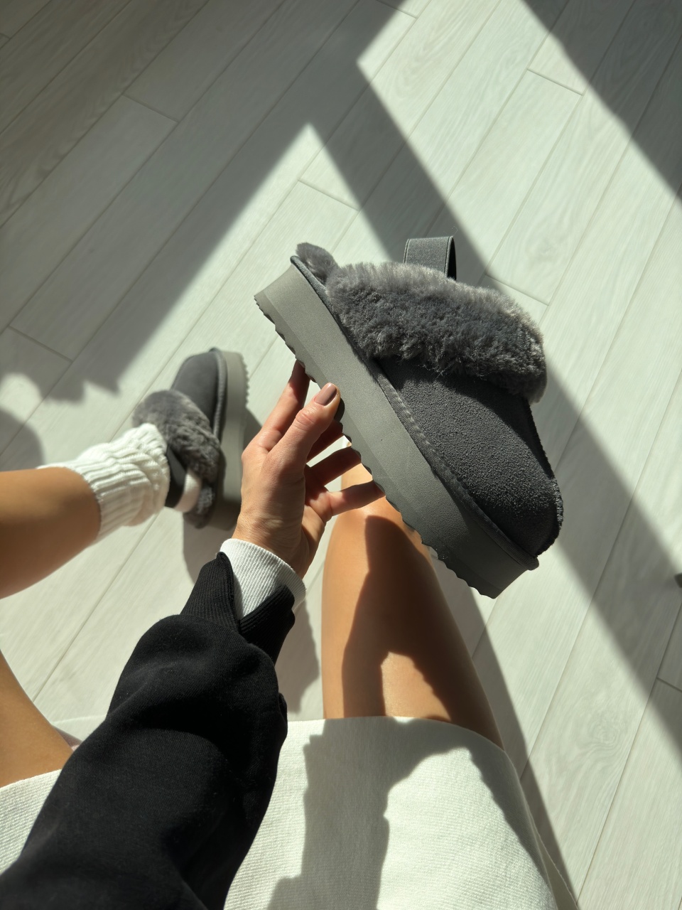 PAPUCI DAMA TIP UG din PIELE INTOARSA CU ELASTIC LA SPATE CRL1269 CULOARE: Gri inchis