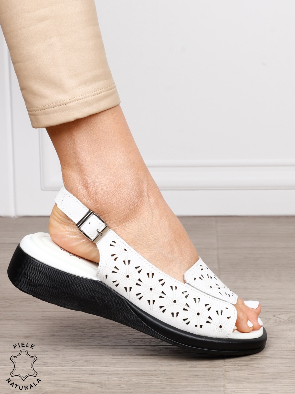 Sandale damă din piele naturală model modern cu design perforat CRL1662 ALB