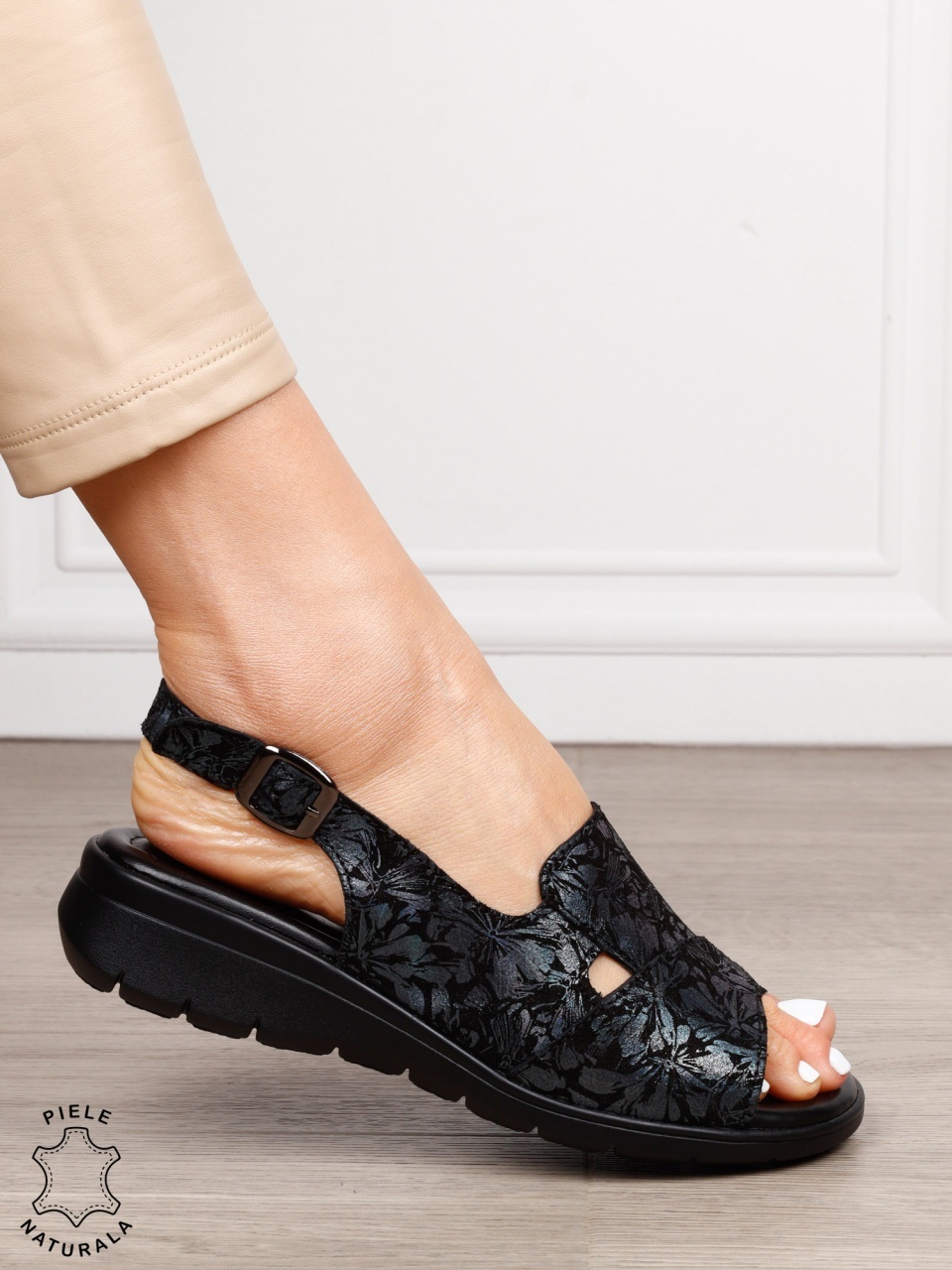 Sandale damă din piele naturală model modern cu imprimeu CRL1658 NEGRU