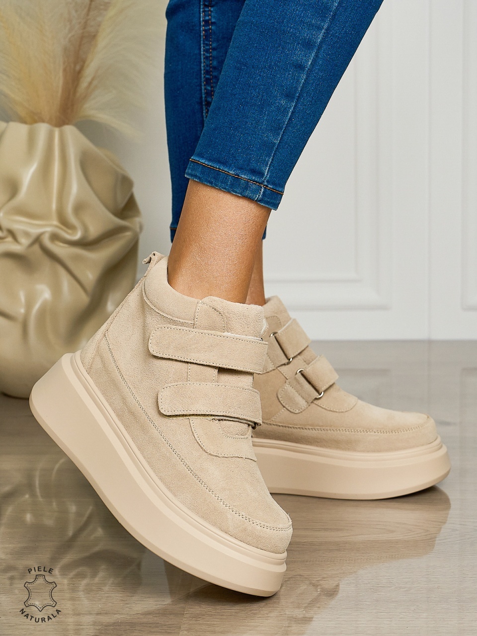 Ghete casual din piele naturală intoarsa cu talpa solida Velcro si fermoar CRL1512 BEJ SUEDE