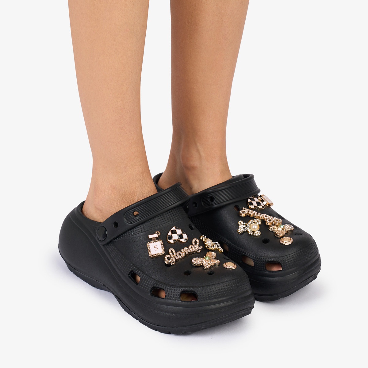PAPUCI DAMA TIP CROCS DIN CAUCIUC SI ACCESORI AURII DETASABILE CRL1025 Culoare: NEGRU