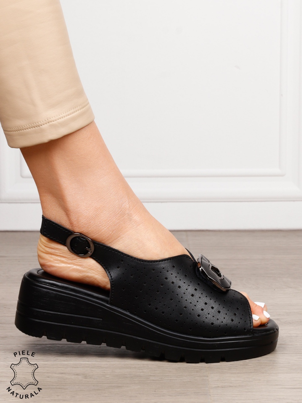 Sandale damă din piele naturală cu detaliu tip cataramă frontală CRL1659 NEGRU