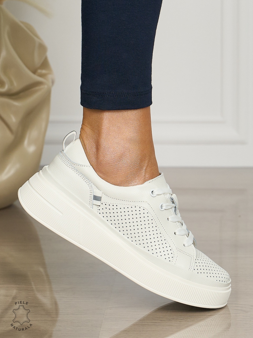 Pantofii casual piele naturala COMOZI CRL1070 CULOARE:ALB