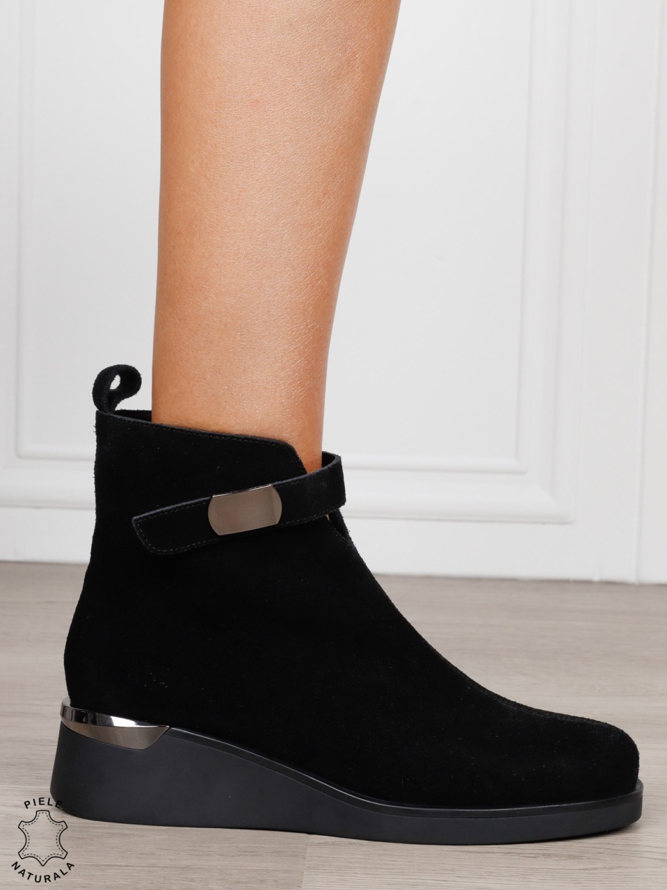 Ghete damă din piele naturală Intoarsa cu toc și design clasic CRL1824 NEGRU