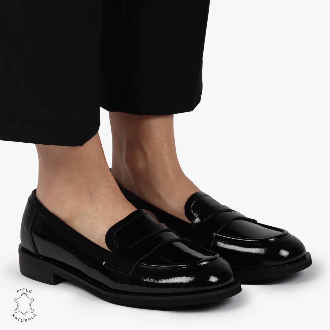 Mocasini dama din Piele Naturala LACUITA CU CATARAMA CRL1366 NEGRU