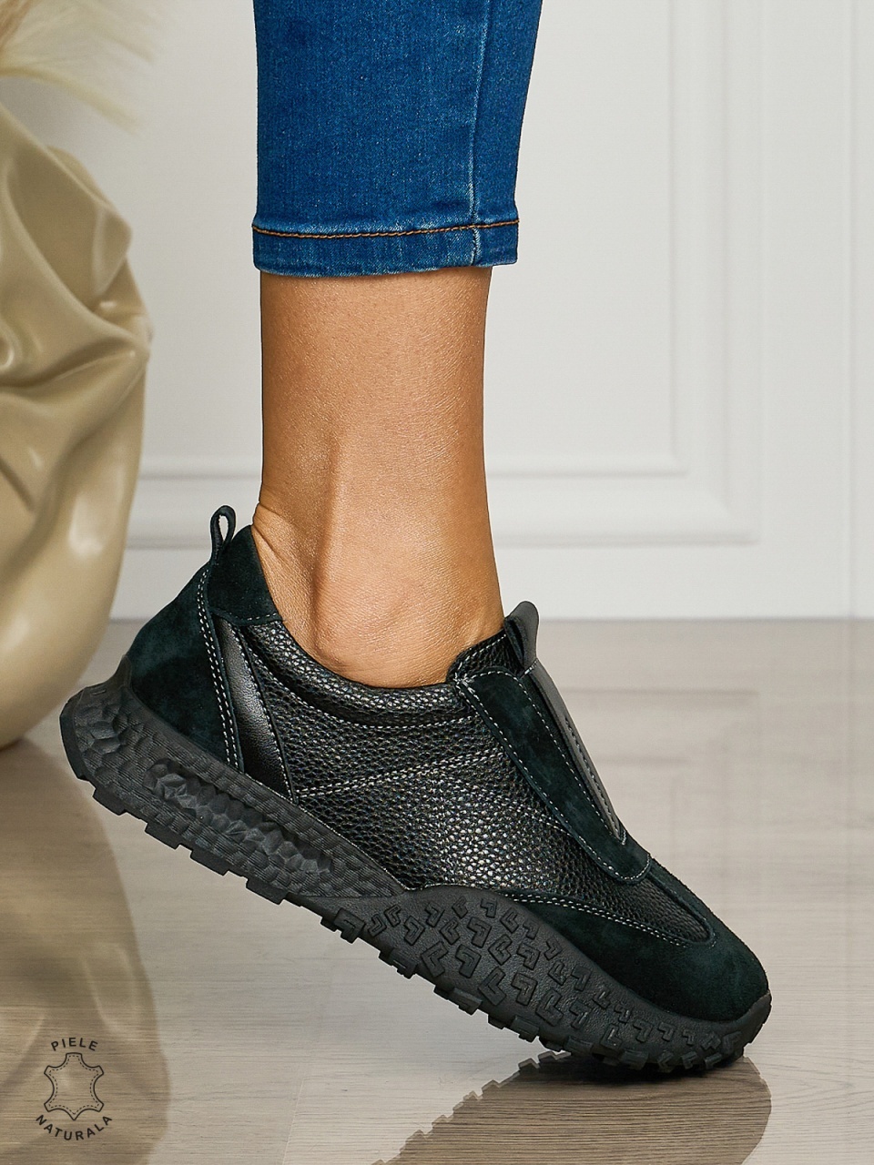 Pantofi CASUAL dama din piele naturala de tip Slip-on CRL1458 NEGRU