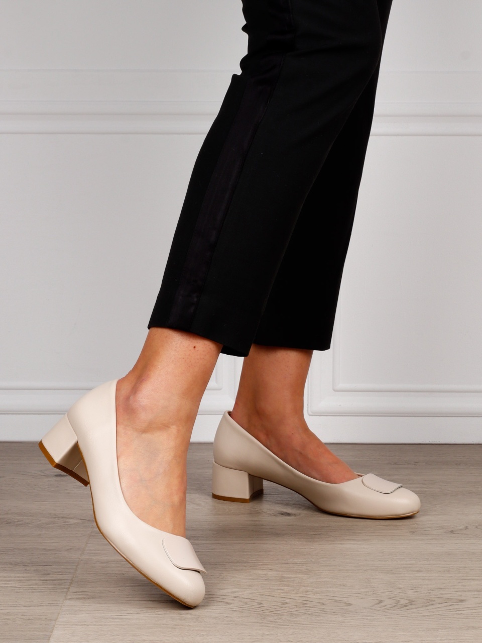 Pantofi Eleganti dama din piele Ecologica cu brant din piele naturala CRL1584 Bej