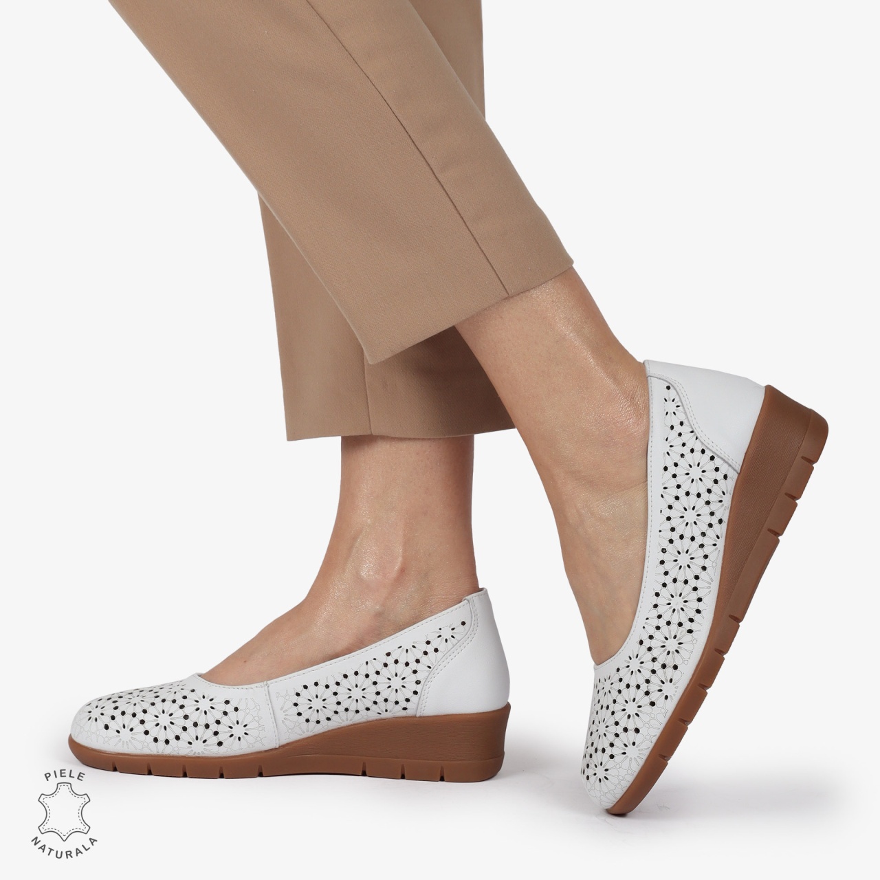 Balerini dama din Piele Naturala cu talpa groasa si Perforati CRL01381 ALB