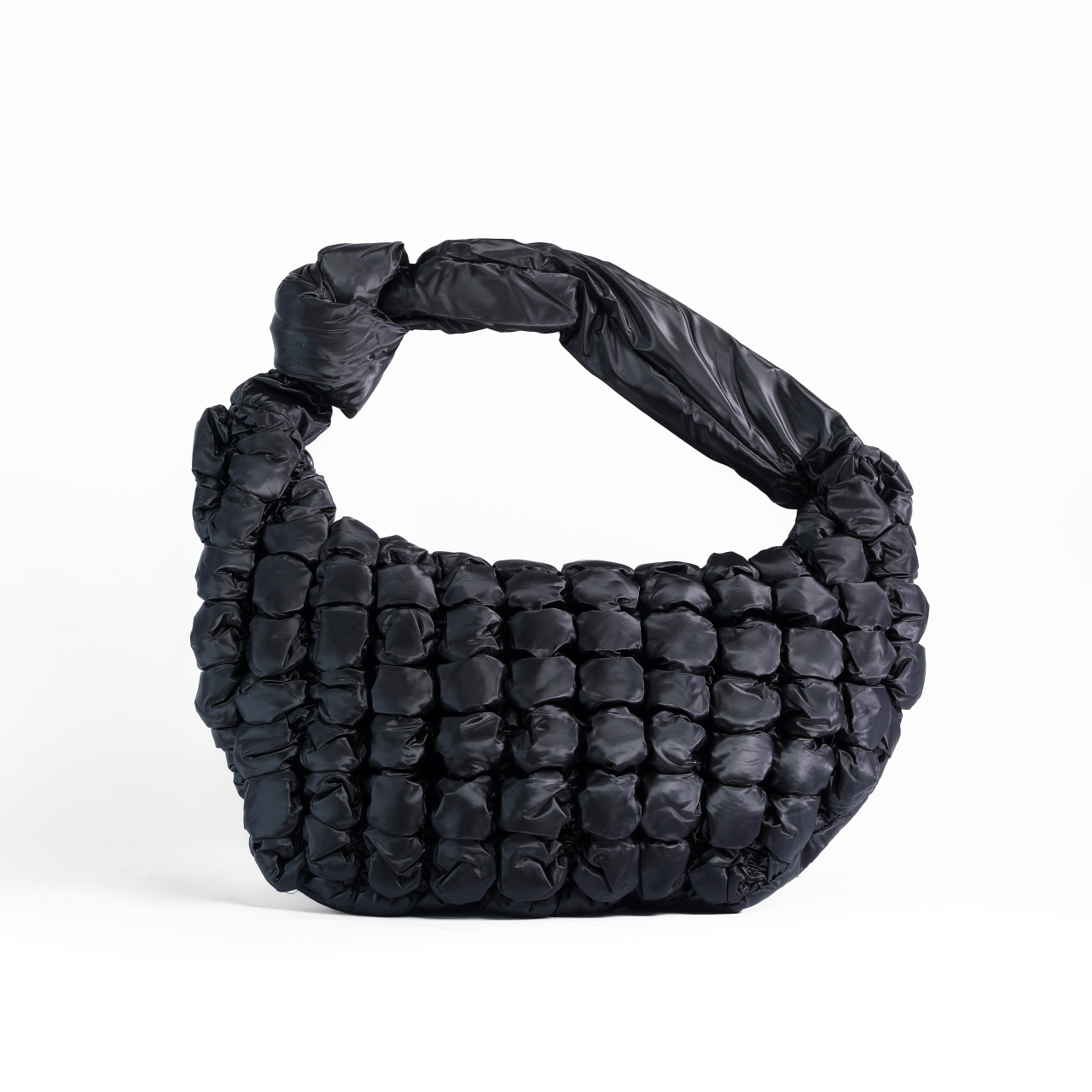 Geanta dama SEMI-LUNA matlasata din fas CRLM2661NEGRU