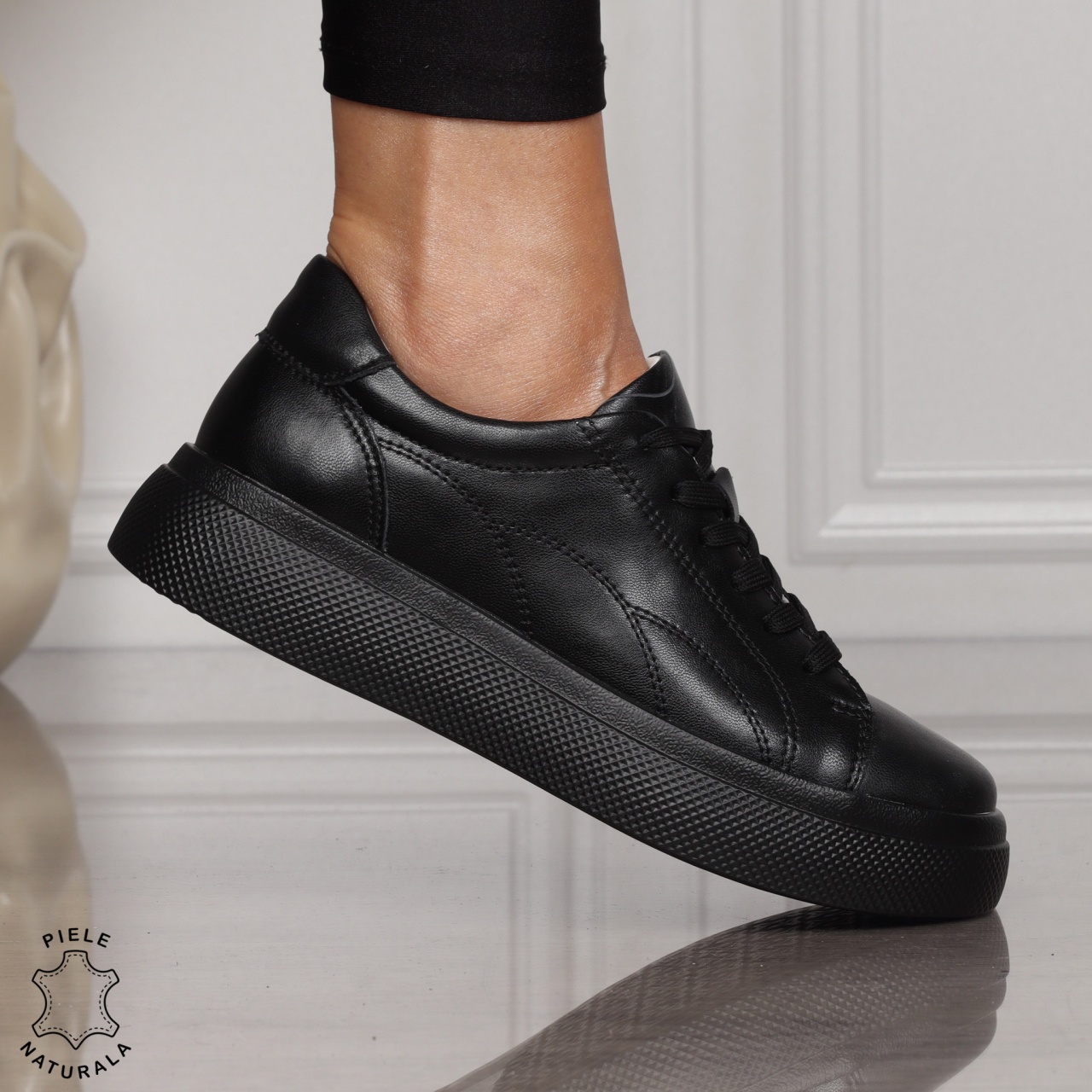 Pantofi CASUAL dama din piele naturala CU SIRET CRL1452 NEGRU