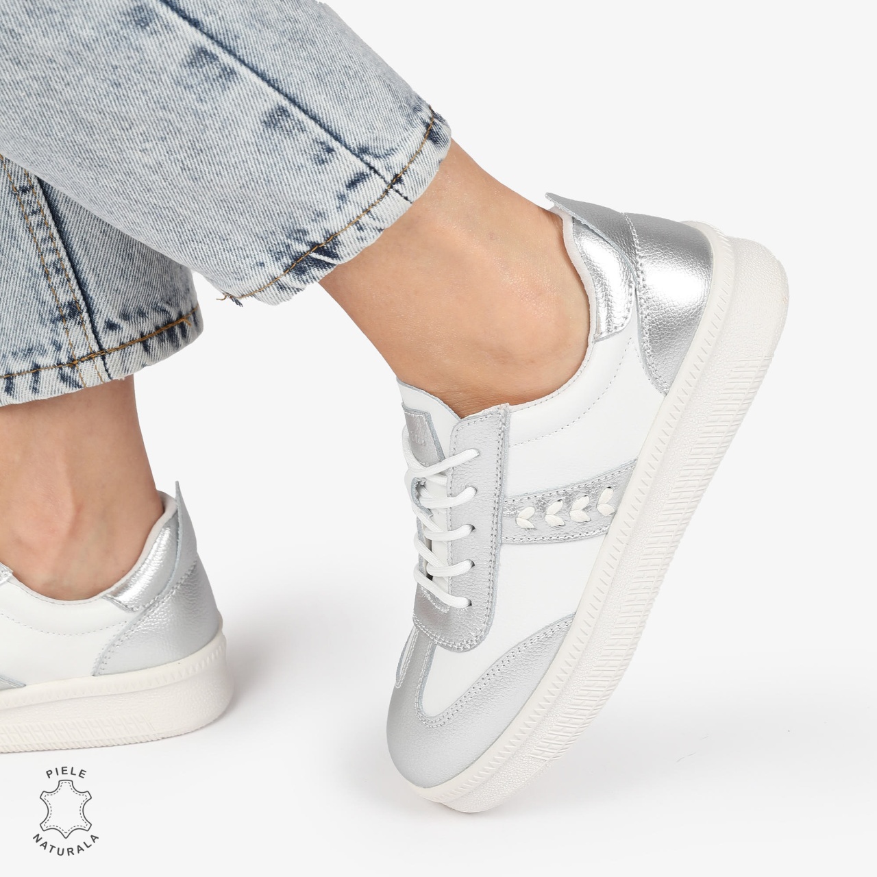 Pantofi CASUAL PIELE NATURALA CU INCHIDERE SIRET CRL1295 ALB CU ARGINTIU
