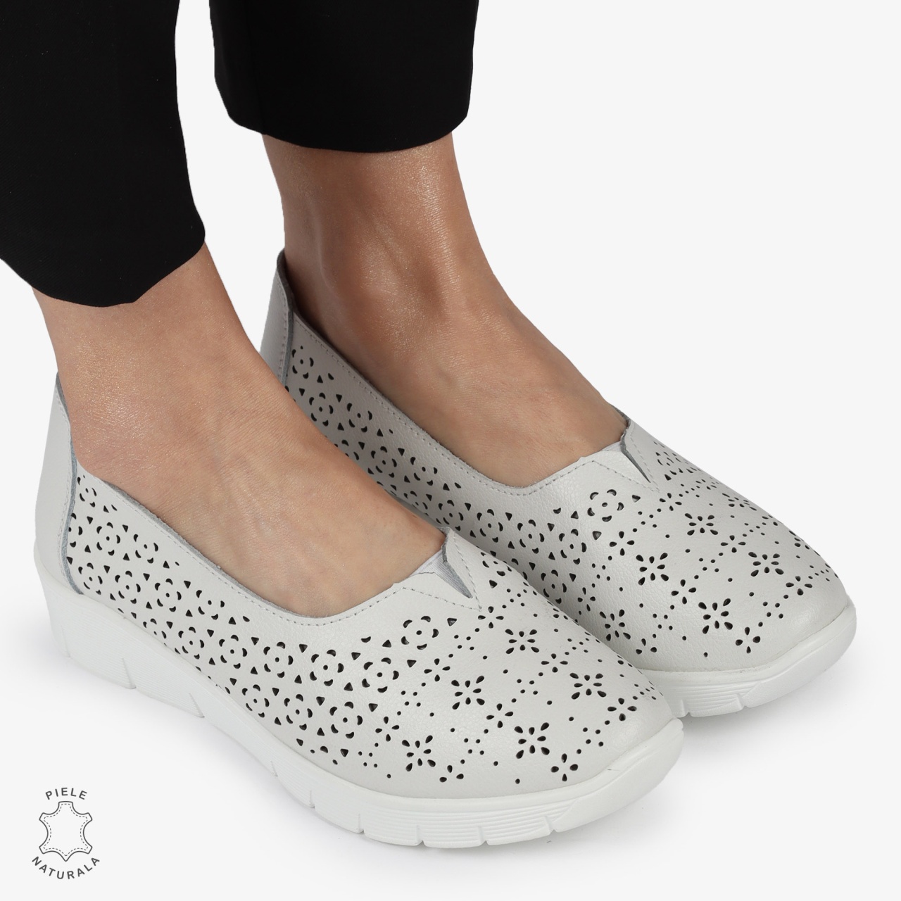 Balerini dama din Piele Naturala CU MICI PERFORATI CRL1416 ALB
