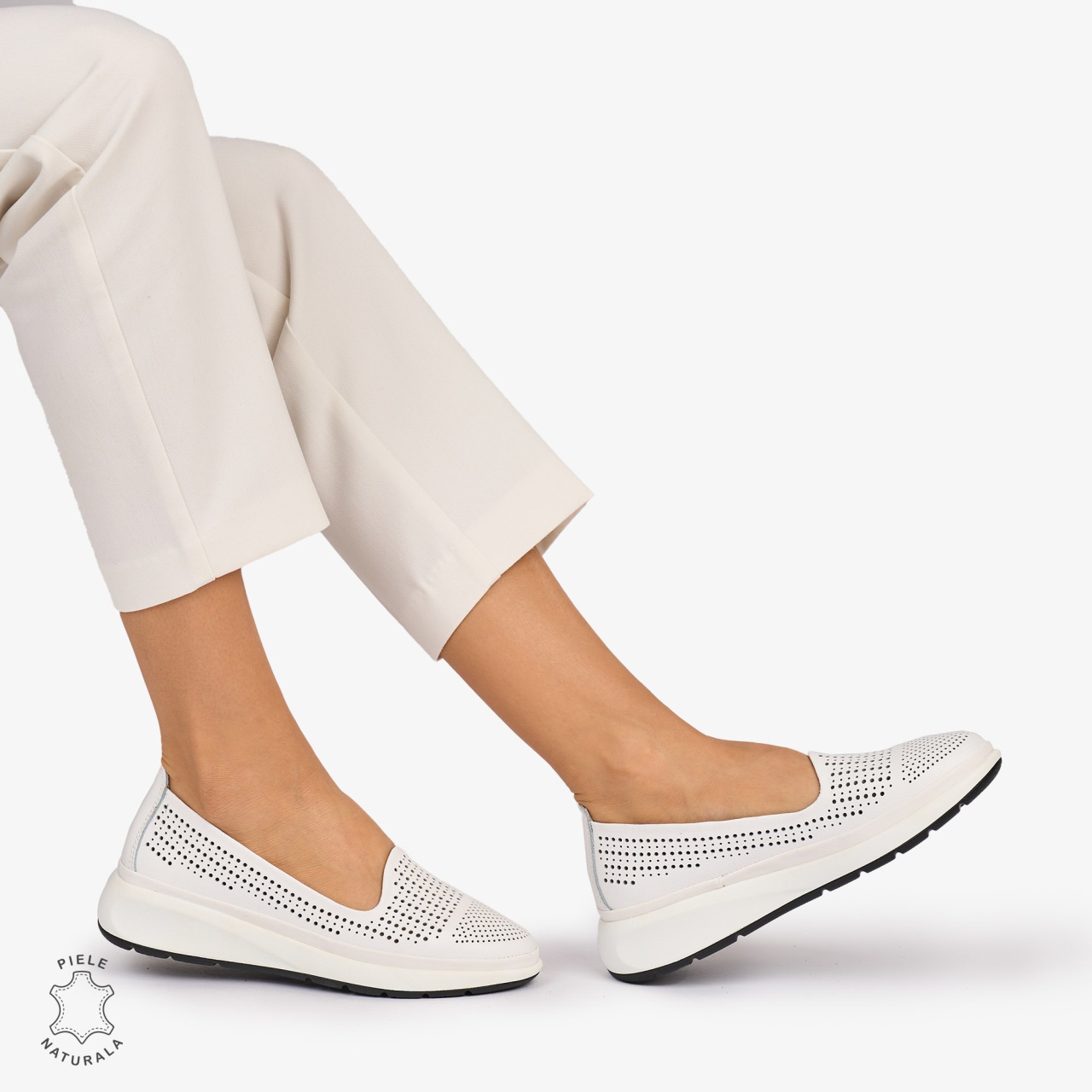 Balerini dama din Piele Naturala Perforata CRL1075 CULOARE: Alb