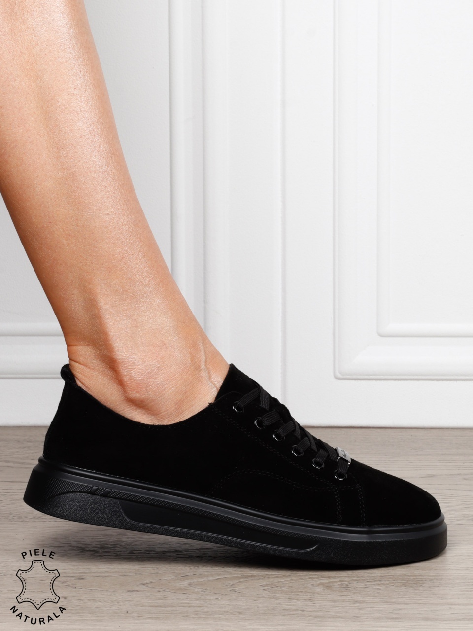 Pantofi casual damă din piele întoarsă naturală cu detaliu decorativ frontal CRL1821 NEGRU