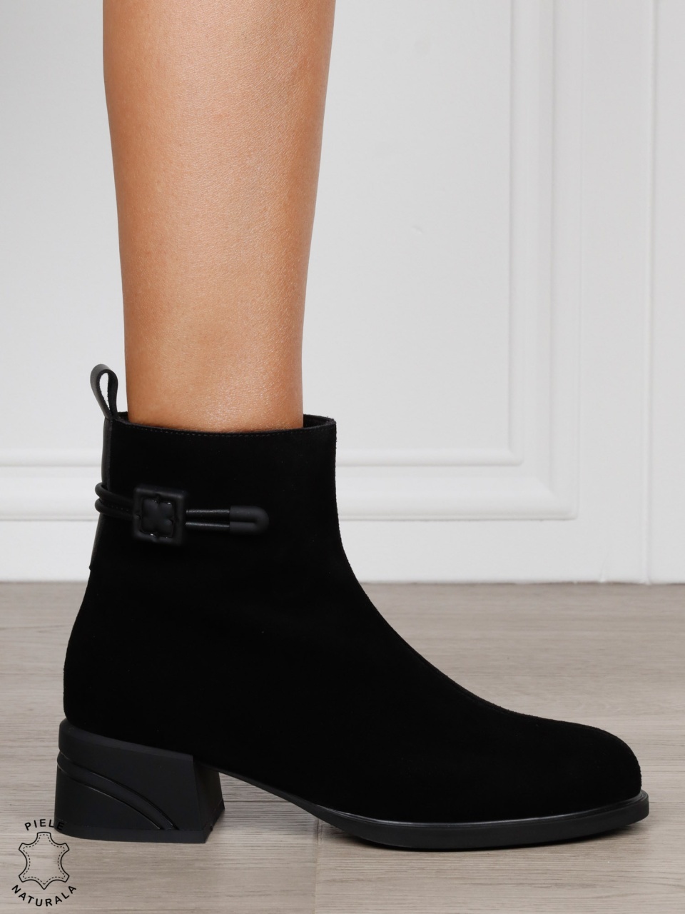 Ghete damă din piele naturală Intoarsa cu accesoriu decorativ la gleznă CRL1832 NEGRU