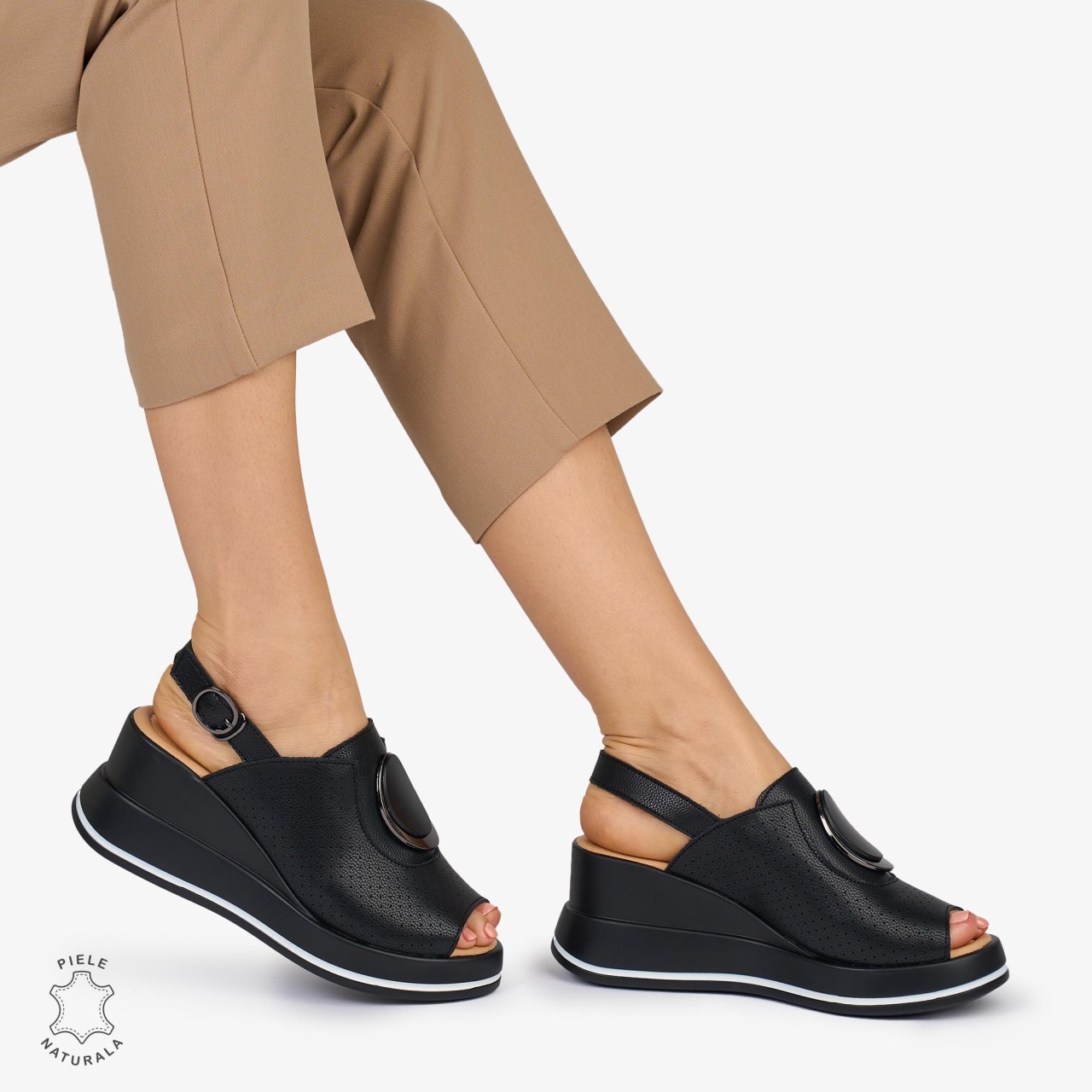 SANDALE Dama Piele Naturala CU TALPA INALTA SI ACCESORIU METALIC CRL1046 Culoare: NEGRU