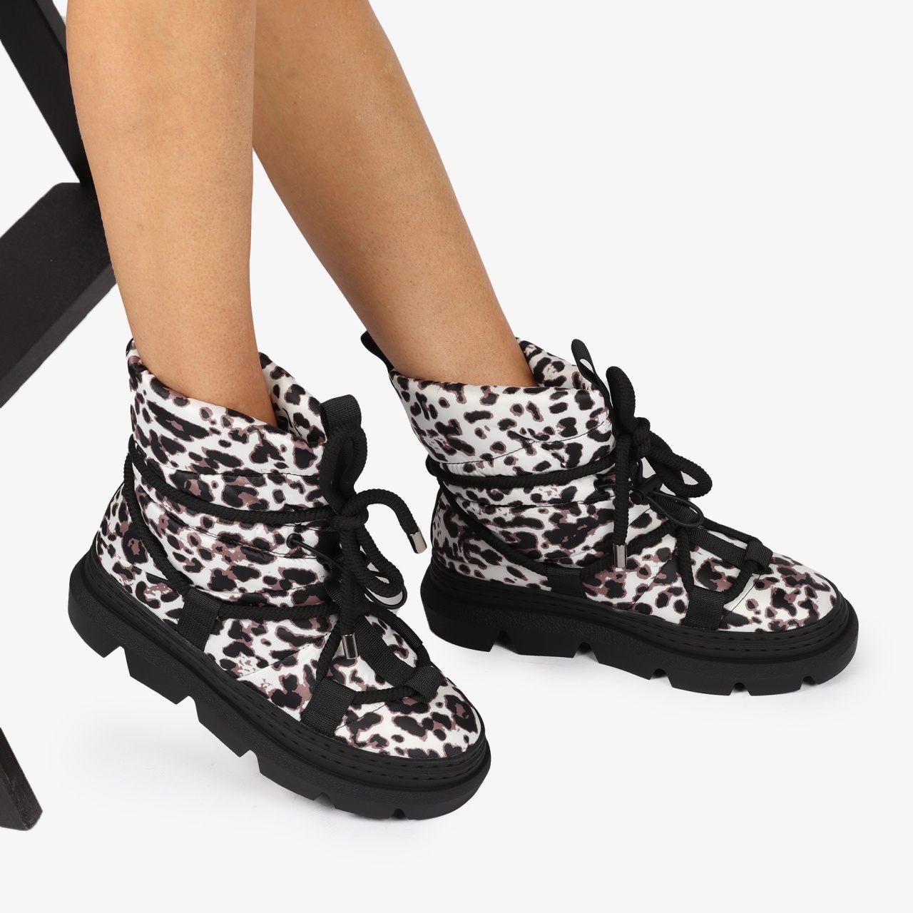 GHETE DAMA DIN FAS moderne cu imprimeu Leopard IMBLANITE CRL1257 Alb