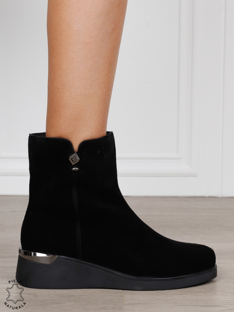 Ghete damă din piele naturală Intoarsa cu design minimalist CRL1830 NEGRU