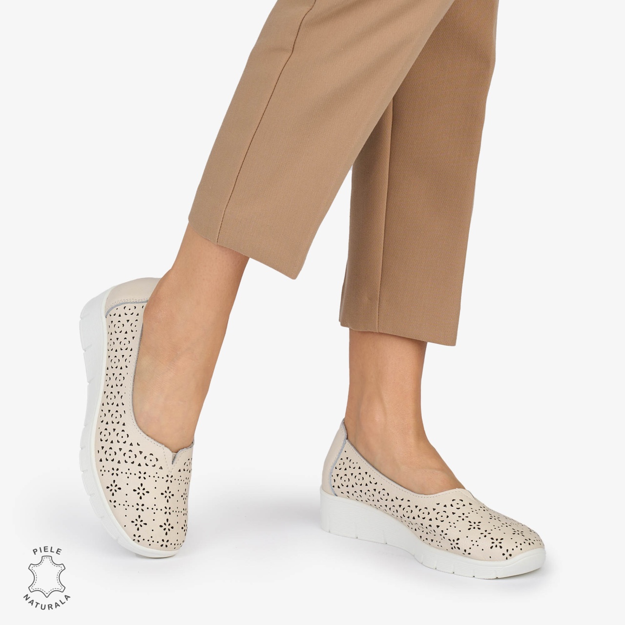 BALERINI din PIELE NATURALA PERFORATA CRL1040 CULOARE: BEJ