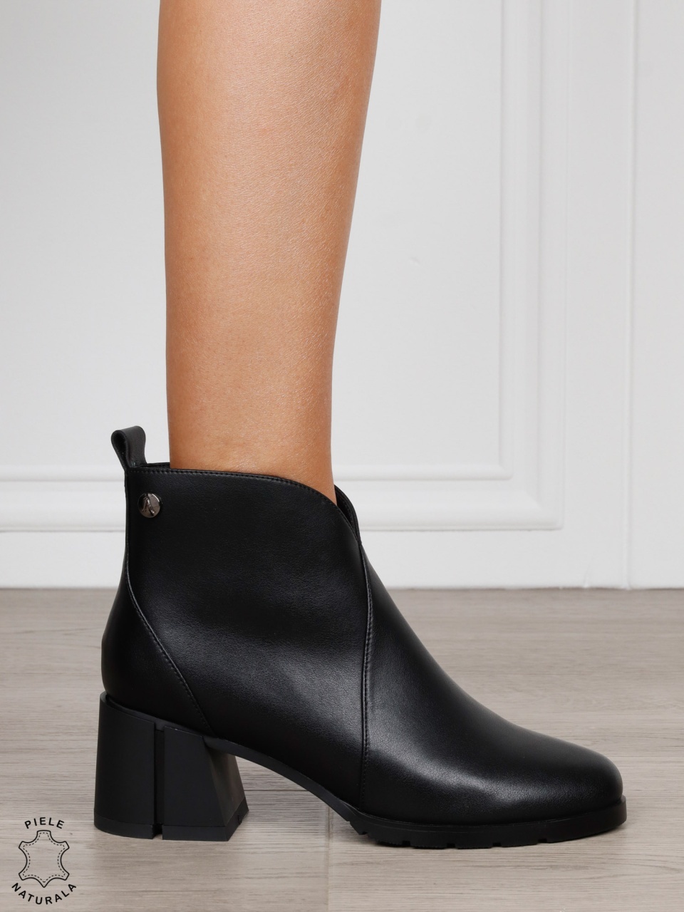 Botine damă din piele naturală cu design clasic CRL1839 NEGRU