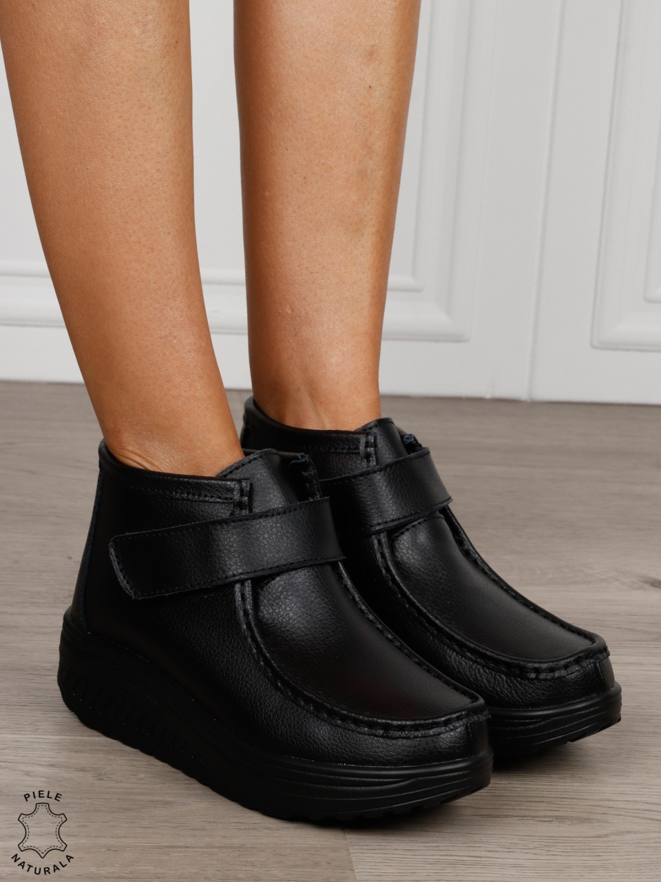 Ghete damă din piele naturală cu închidere velcro CRL1841 NEGRU