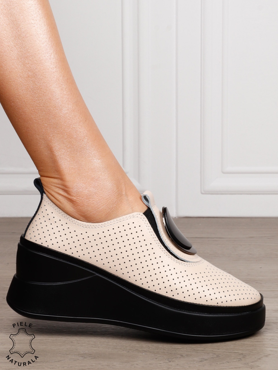 Pantofi damă din piele naturală model comod cu element decorativ frontal CRL1443 ROZ