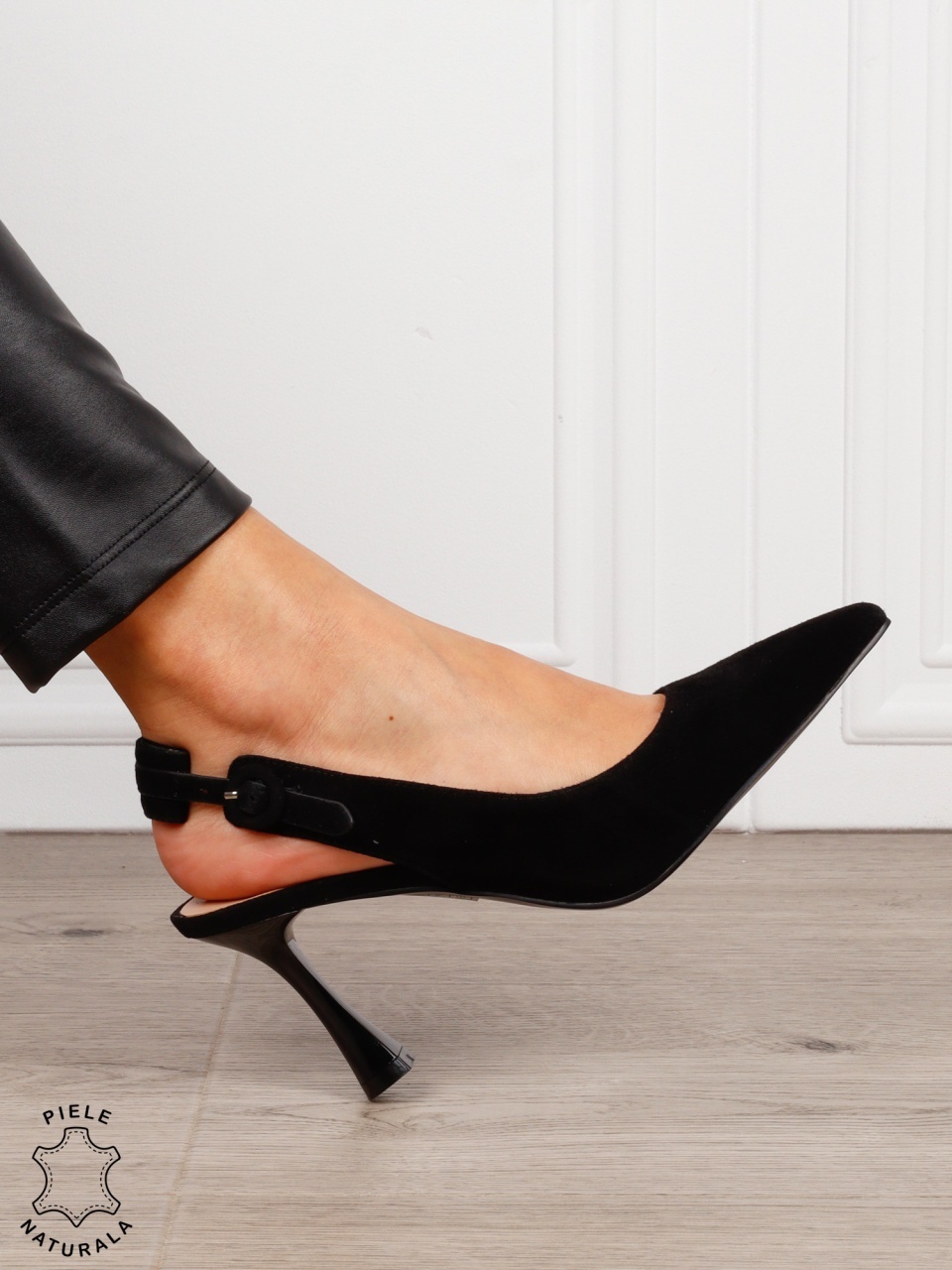 Pantofi dama eleganti cu toc subtire si varf ascutit din piele naturala intoarsa CRL1610 NEGRU