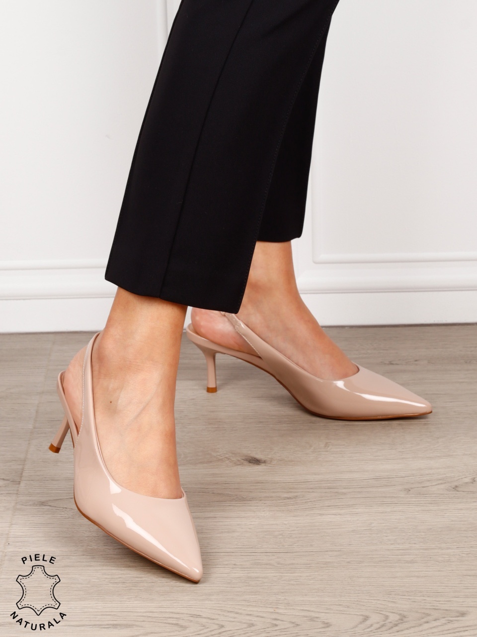 Pantofi dama eleganti din piele naturala cu toc subtire si varf ascutit CRL1616 Bej