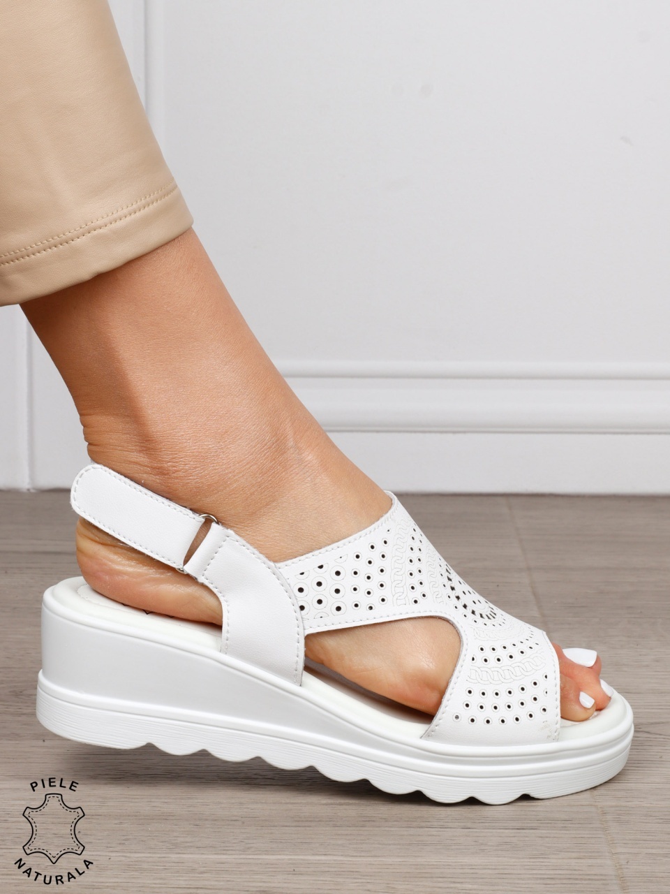 Sandale damă din piele naturală model casual cu barete simple CRL1663 ALB
