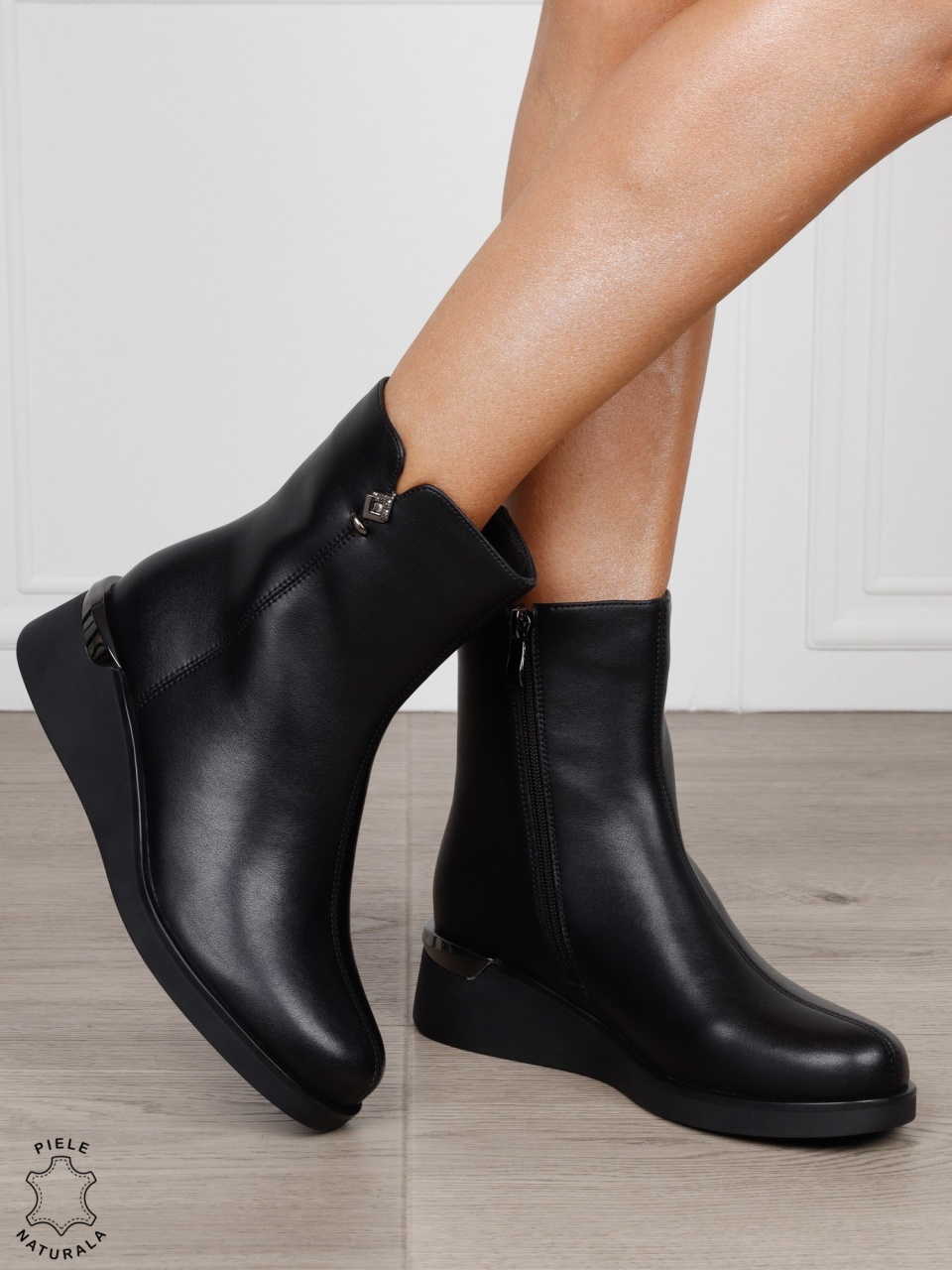 Ghete damă din piele naturală cu design minimalist CRL1830 NEGRU