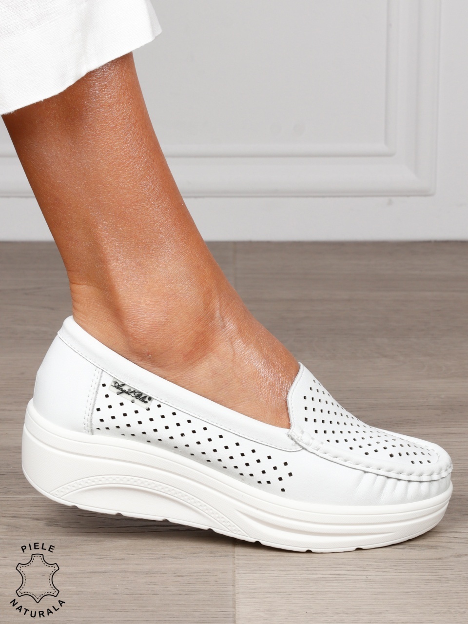 MOCASINI damă din piele naturală intoarsa CRL1579 ALB