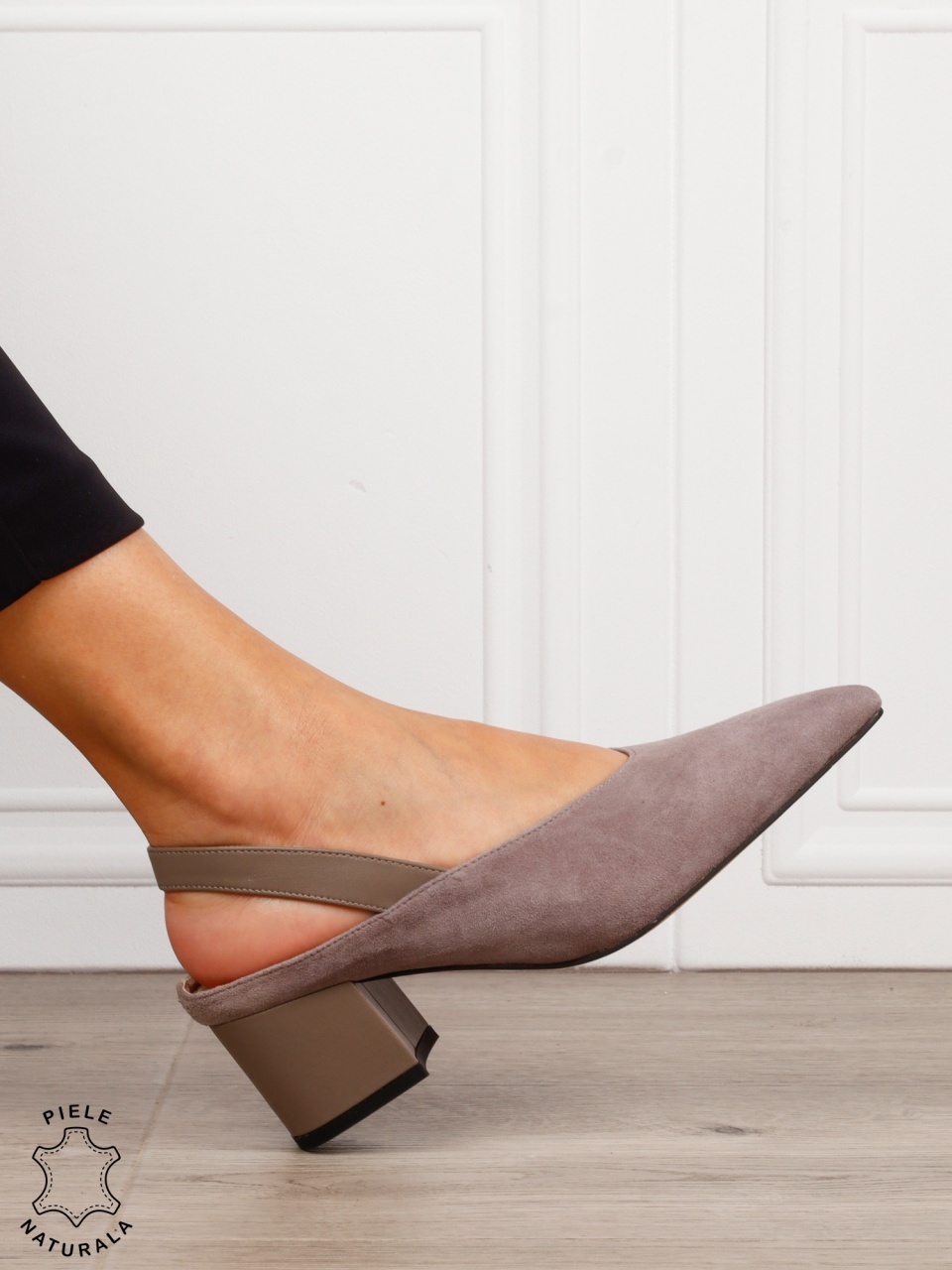 Pantofi dama eleganti din piele intoarsa cu varf ascutit CRL1631 Gri