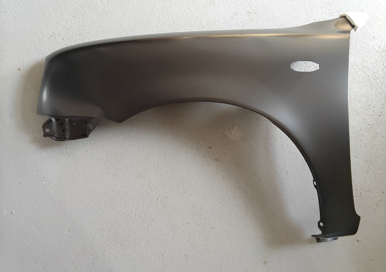Aripa Stanga potrivit NISSAN MICRA II 1998-2003 Resigilat - (cu locas semnalizator)