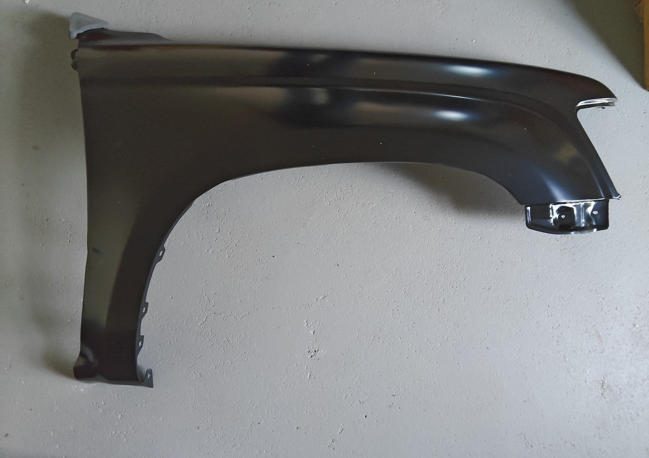 Aripa Dreapta potrivit TOYOTA HILUX VI 1997-2005...