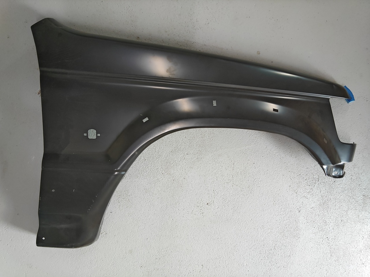Aripa Stanga potrivit MITSUBISHI PAJERO II 1997-2000...